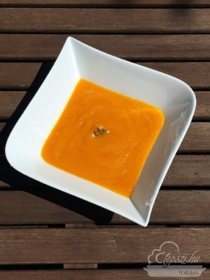Gyömbéres sárgarépapüré leves