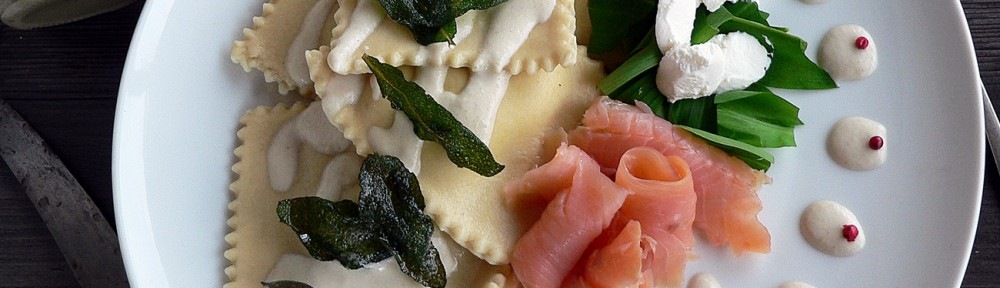 Napraforgókrémes ravioli füstölt lazaccal és házi ricotta felhőkkel