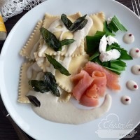 Napraforgókrémes ravioli füstölt lazaccal és házi ricotta felhőkkel