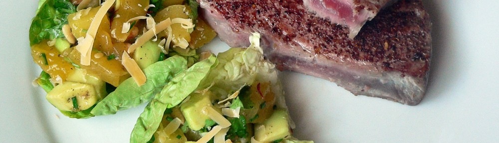 Vörös tonhal steak, mangós avokádó salátával